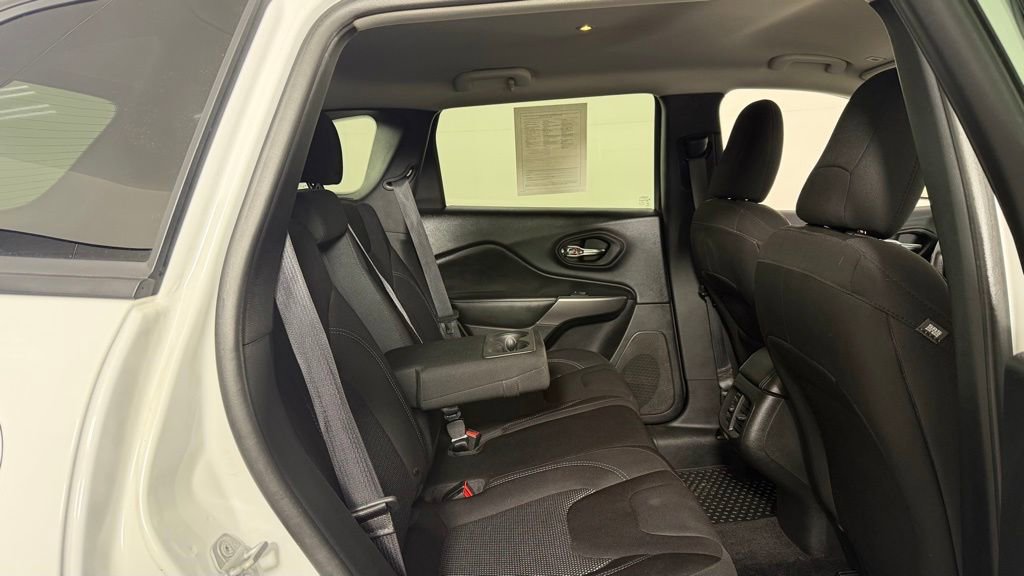 Used 2019 Jeep Cherokee Sport w/ Cold Weather Group AWD/4WD image 31