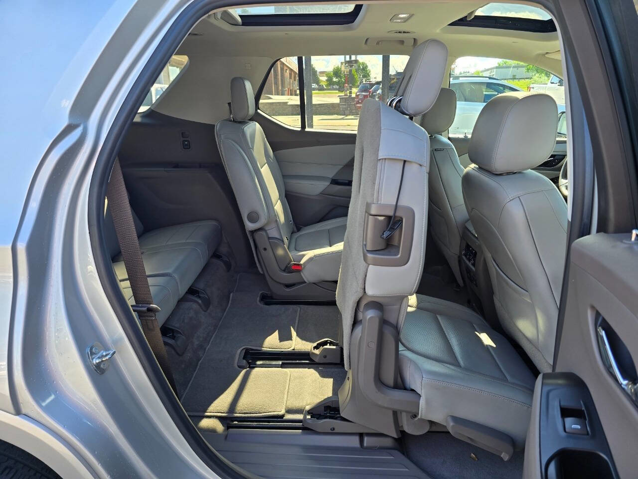 Used 2018 Chevrolet Traverse Premier image 36