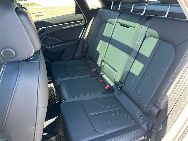 New 2025 Audi Q3 2.0T Premium image 17