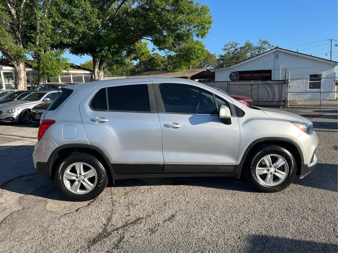 Used 2019 Chevrolet Trax LS FWD image 4