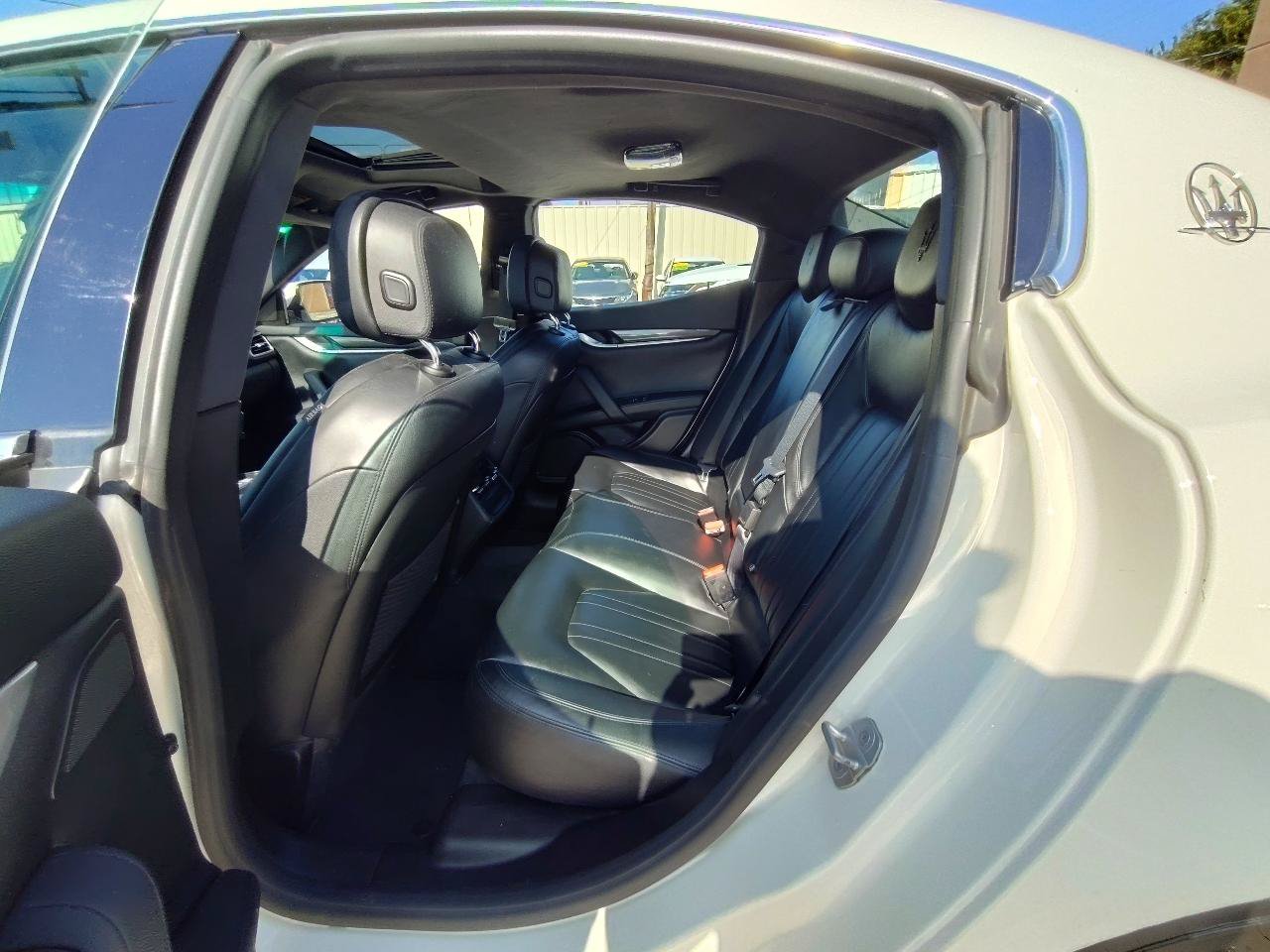Used 2016 Maserati Ghibli RWD image 33