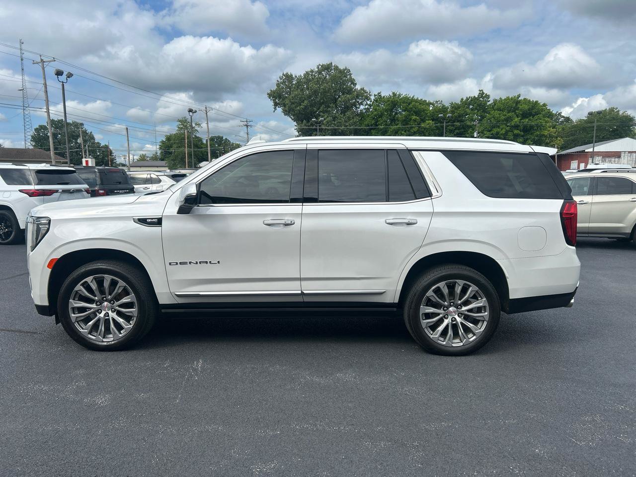 Used 2021 GMC Yukon Denali w/ Denali Premium Package AWD/4WD image 8