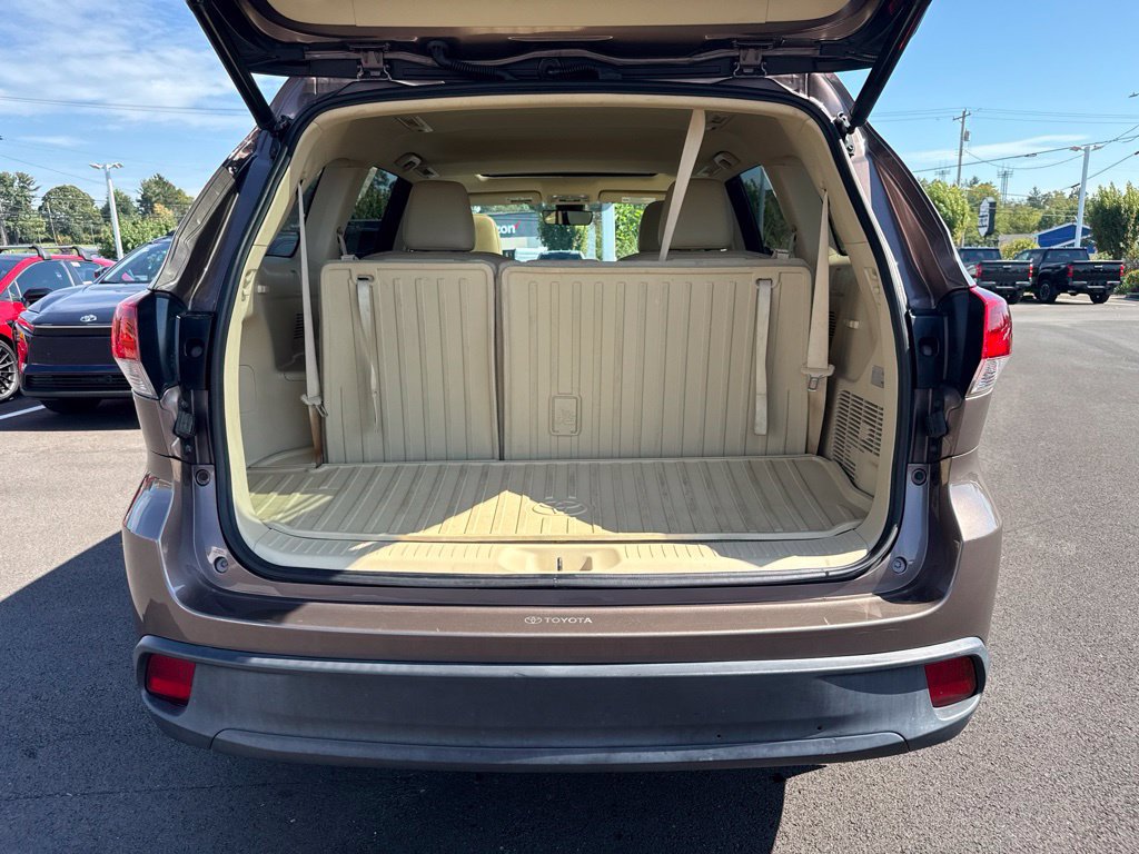 Certified 2017 Toyota Highlander XLE AWD/4WD image 4