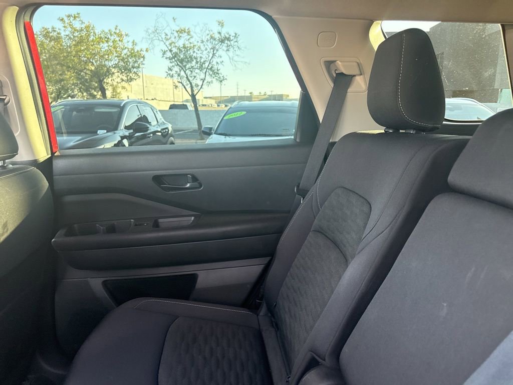 Used 2024 Nissan Pathfinder SV AWD/4WD image 16