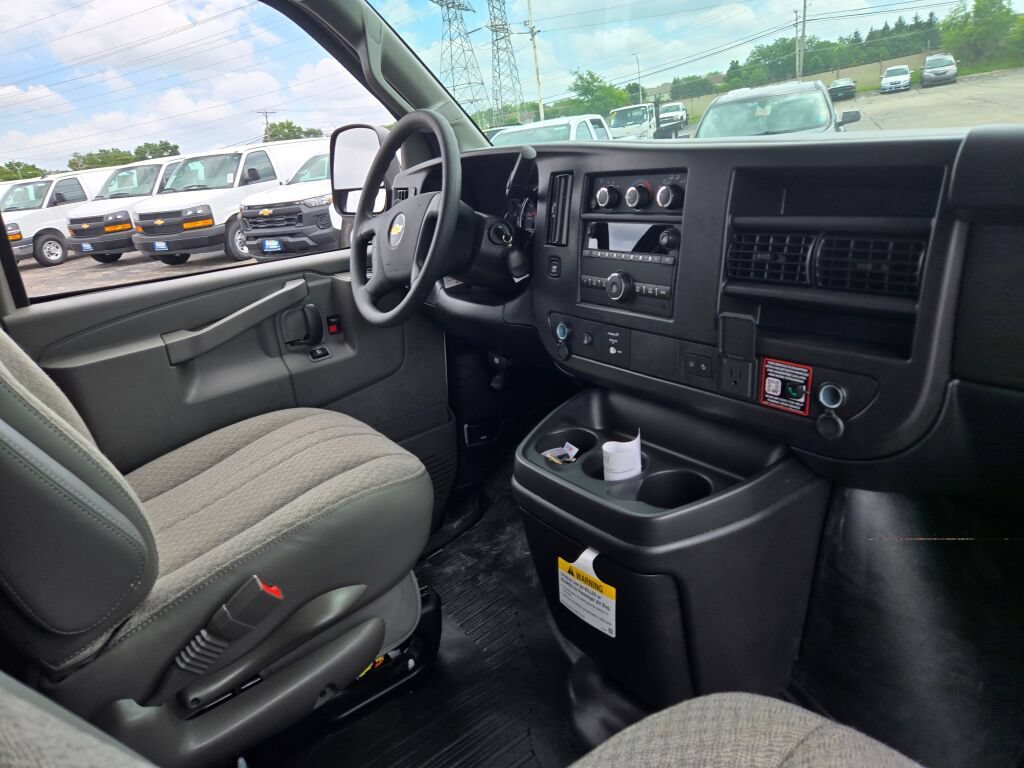 New 2026 Chevrolet Express 2500 Extended w/ Driver Convenience Package RWD image 5