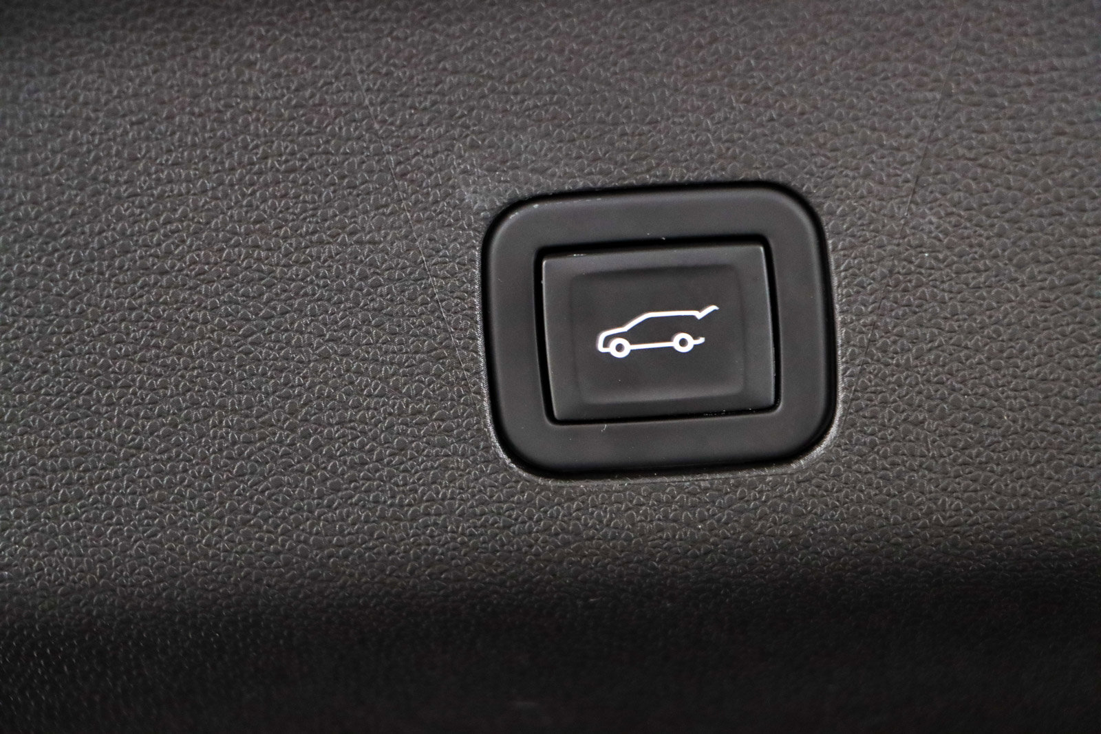 Used 2023 Chevrolet Suburban High Country image 36