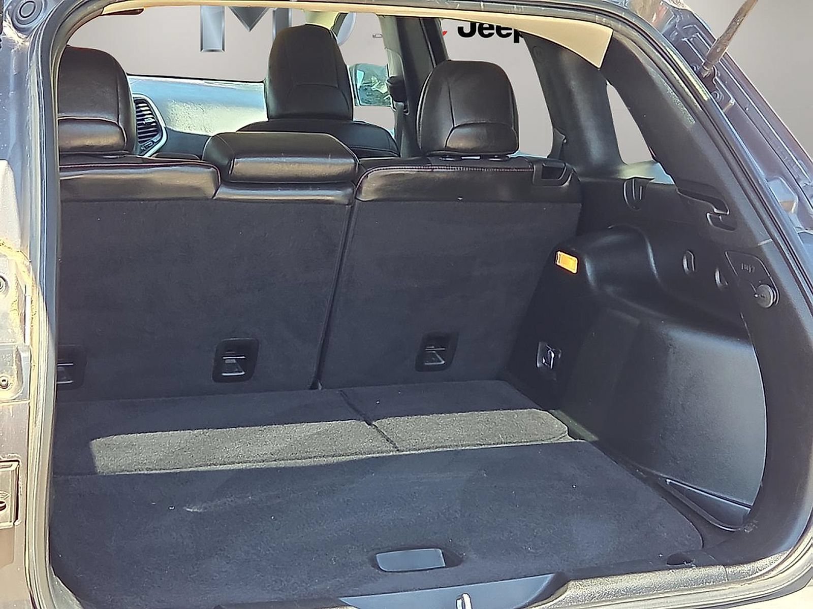 Used 2018 Jeep Cherokee Trailhawk AWD/4WD image 8