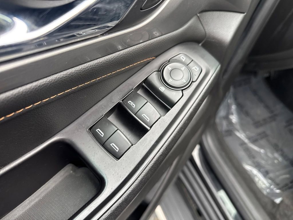 Used 2020 Chevrolet Traverse LT image 14