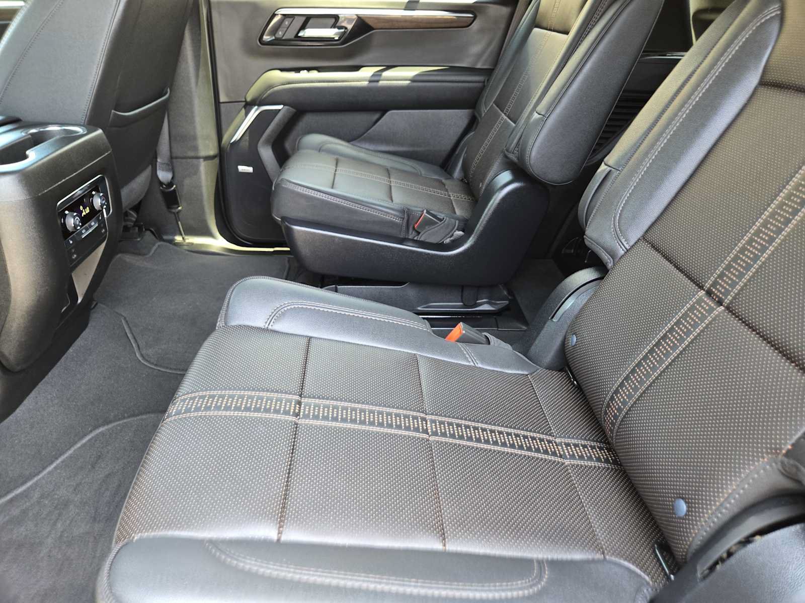 Certified 2025 Chevrolet Tahoe High Country AWD/4WD image 29