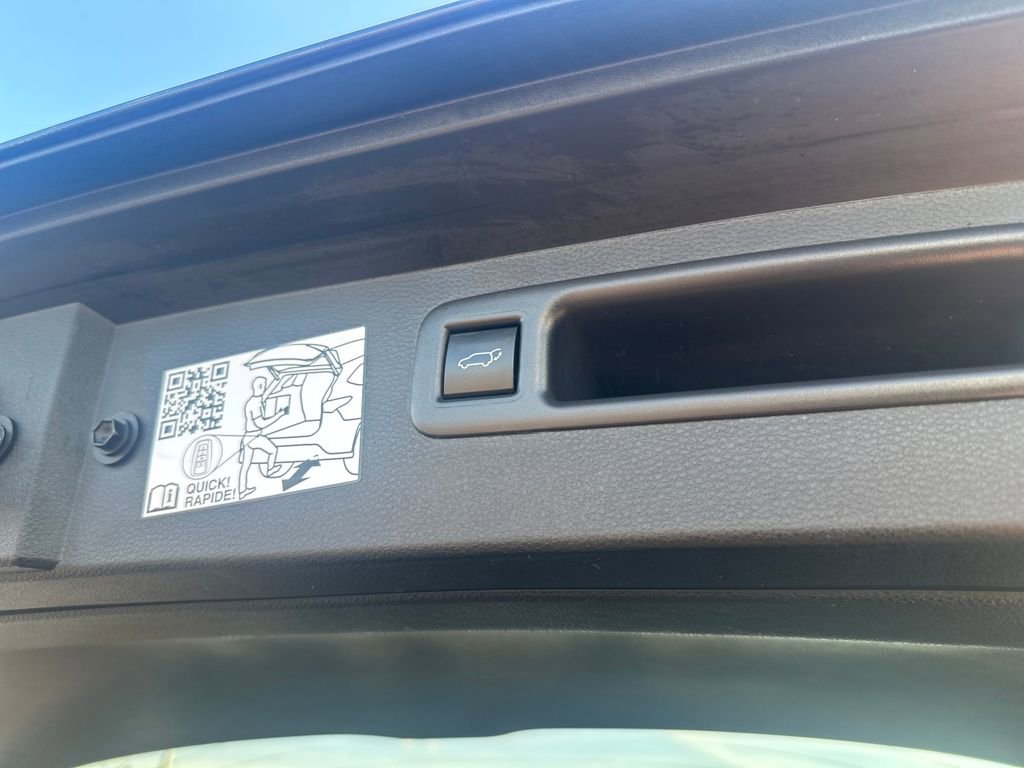 Used 2024 Toyota Highlander XLE image 8