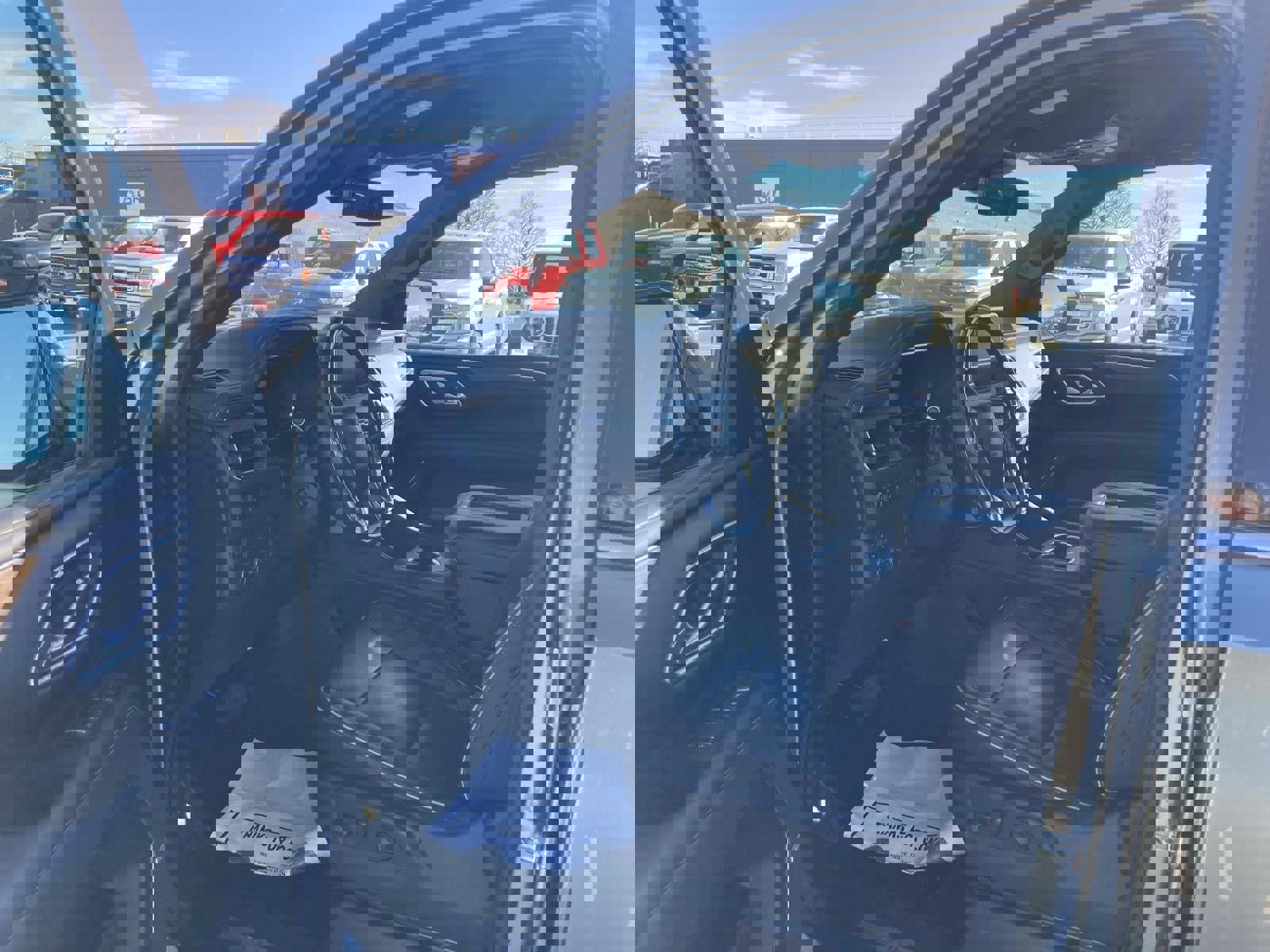 Used 2023 Chevrolet Suburban Premier image 10