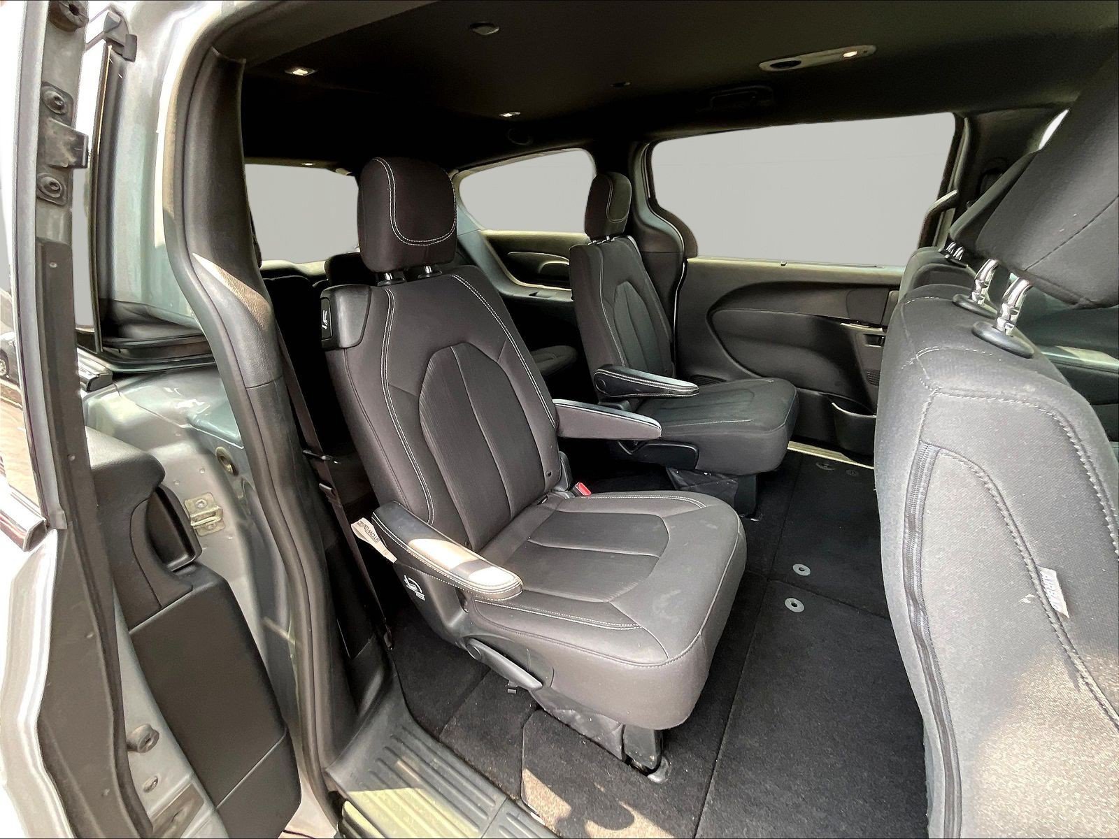 Used 2019 Chrysler Pacifica Touring Plus w/ Advanced Safetytec Group FWD image 25
