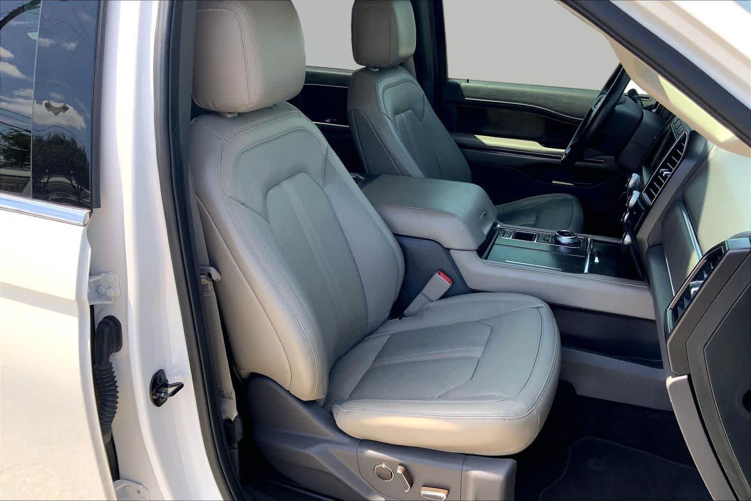 Used 2019 Ford Expedition Limited w/ Equipment Group 302A RWD image 8