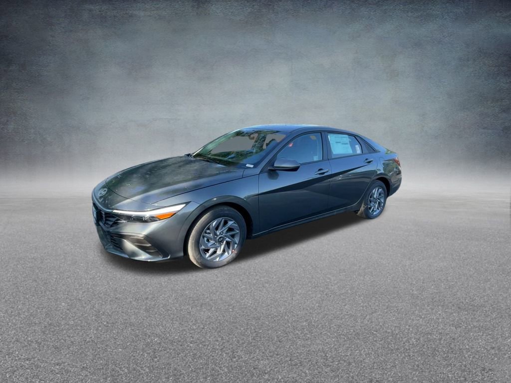 Used 2025 Hyundai Elantra Blue image 9