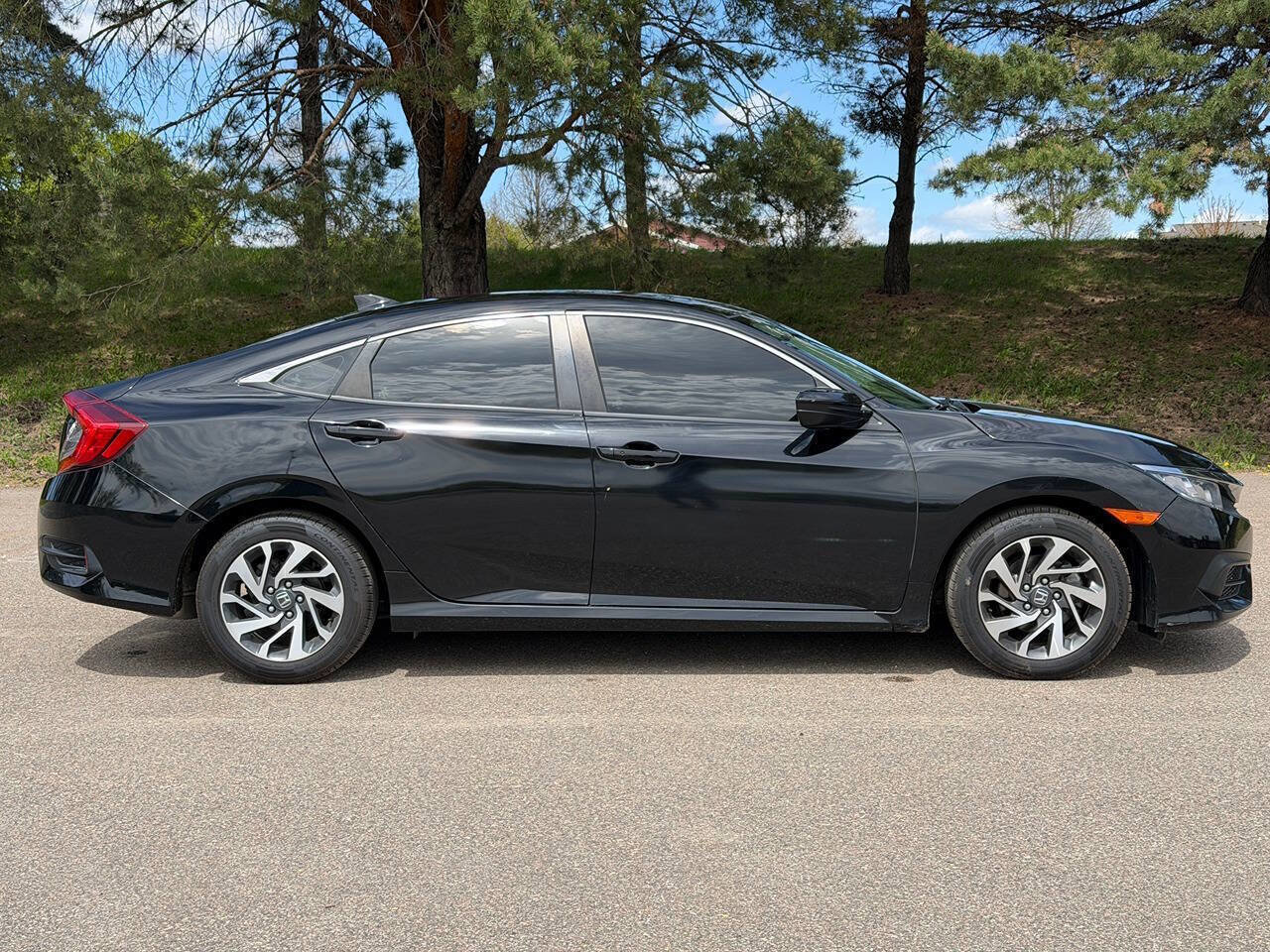 Used 2018 Honda Civic EX image 2