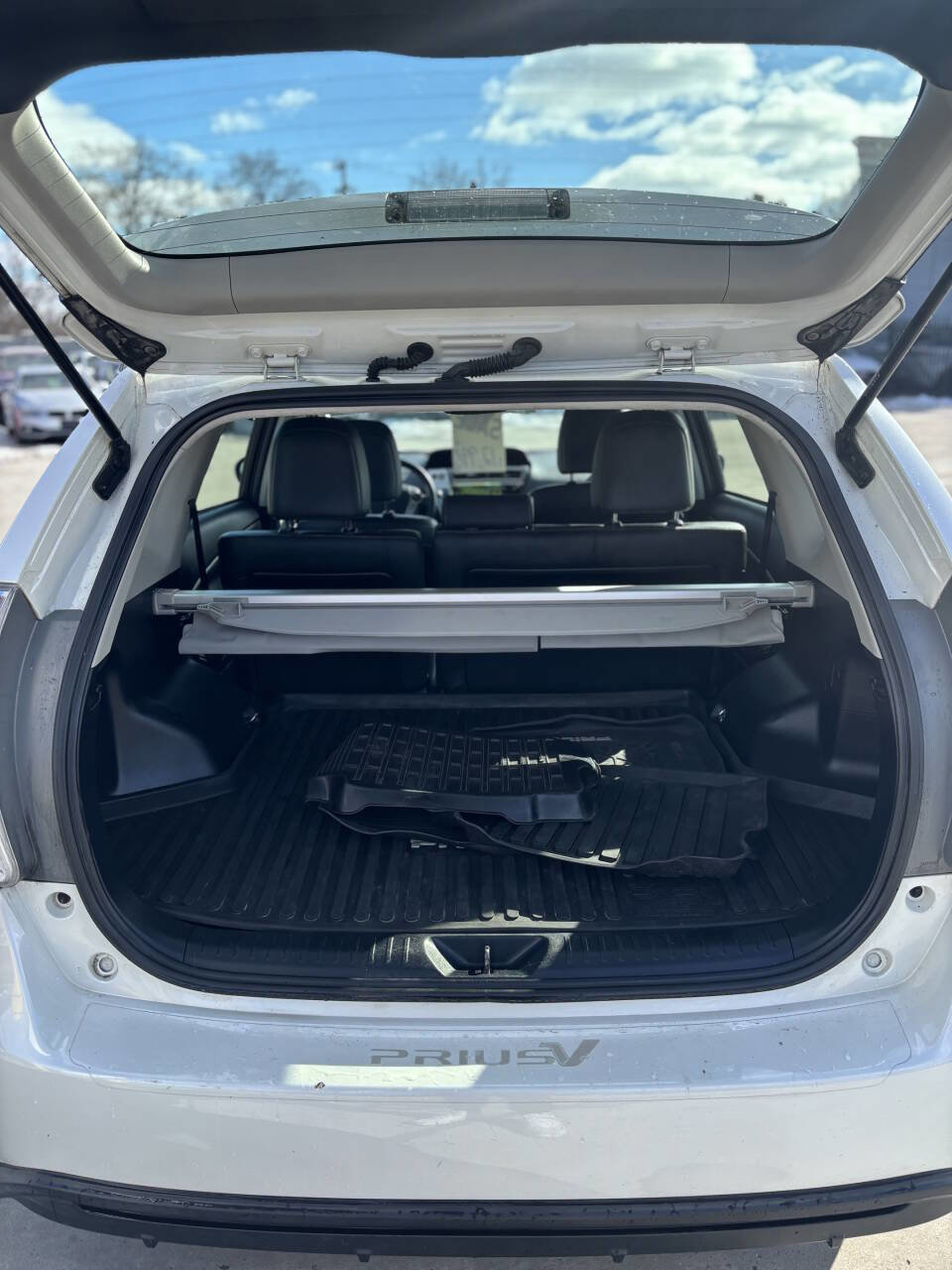 Used 2017 Toyota Prius V Five image 20