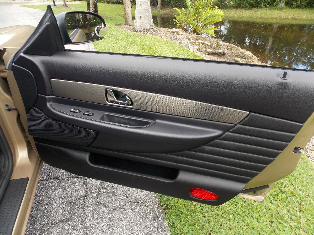 Used 2005 Ford Thunderbird RWD image 16