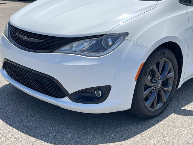 Used 2020 Chrysler Pacifica Touring w/ S Appearance Package FWD image 12