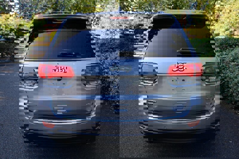 Used 2015 Jeep Grand Cherokee Limited image 12