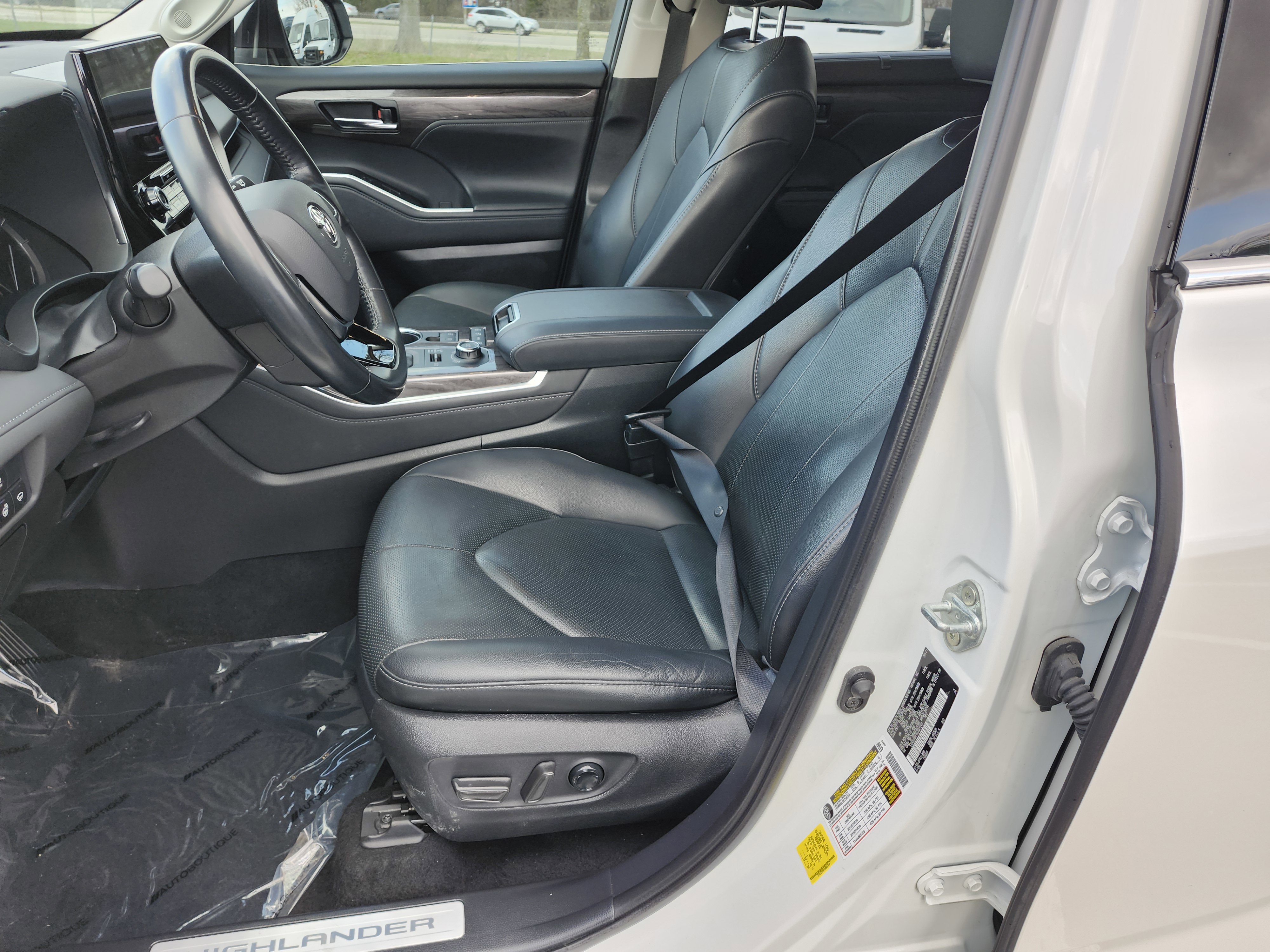 Used 2021 Toyota Highlander Limited image 31