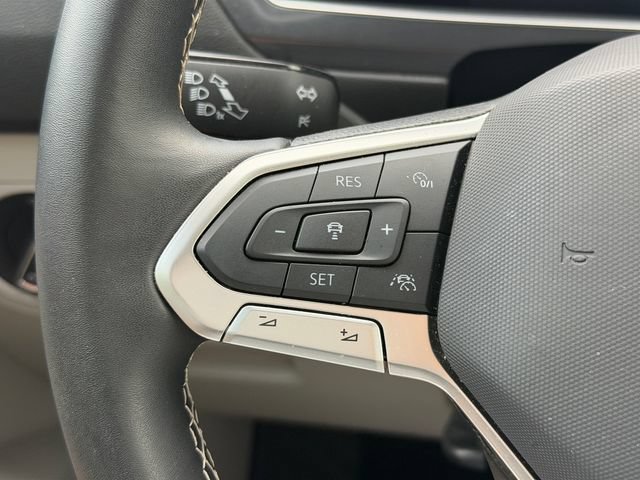 Certified 2024 Volkswagen Tiguan SE FWD image 29