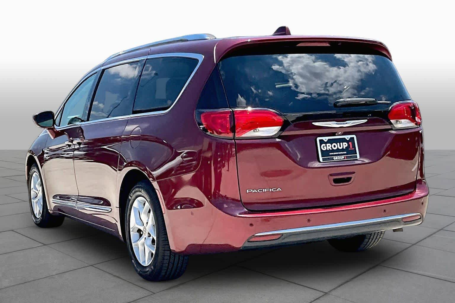Used 2017 Chrysler Pacifica Touring-L Plus w/ Advanced Safetytec Group FWD image 11