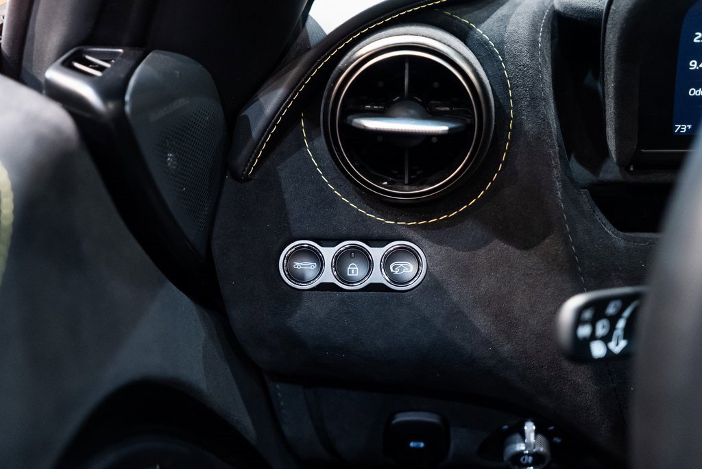 Used 2022 McLaren 720S Spider image 21