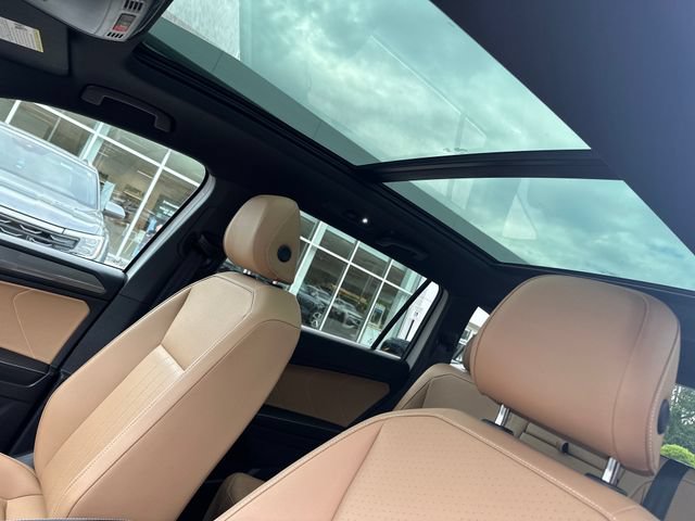 Certified 2023 Volkswagen Tiguan SE w/ Panoramic Sunroof Package AWD/4WD image 29