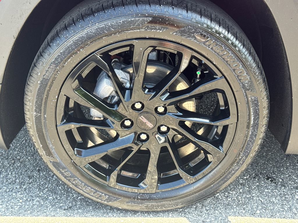 Used 2024 GMC Terrain SLE w/ Elevation Edition FWD image 11