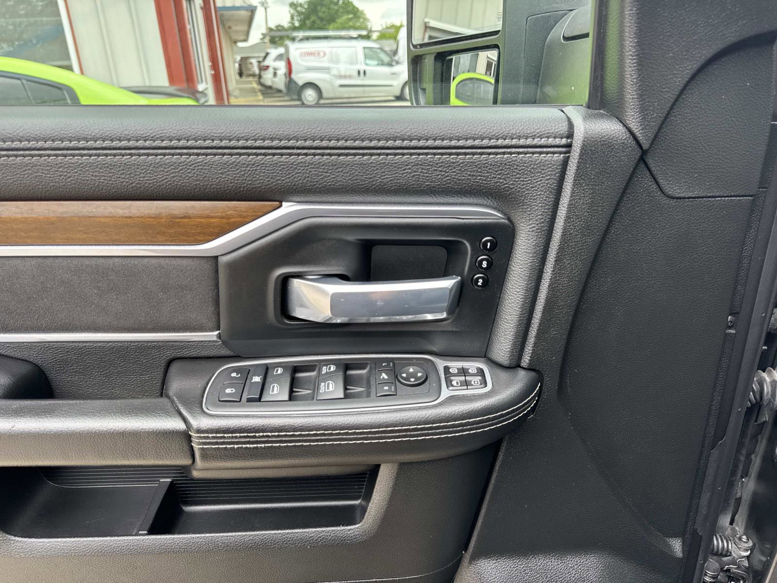 Used 2024 RAM 2500 Laramie AWD/4WD image 19