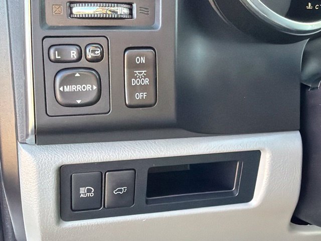 Used 2021 Toyota Sequoia Platinum AWD/4WD image 25