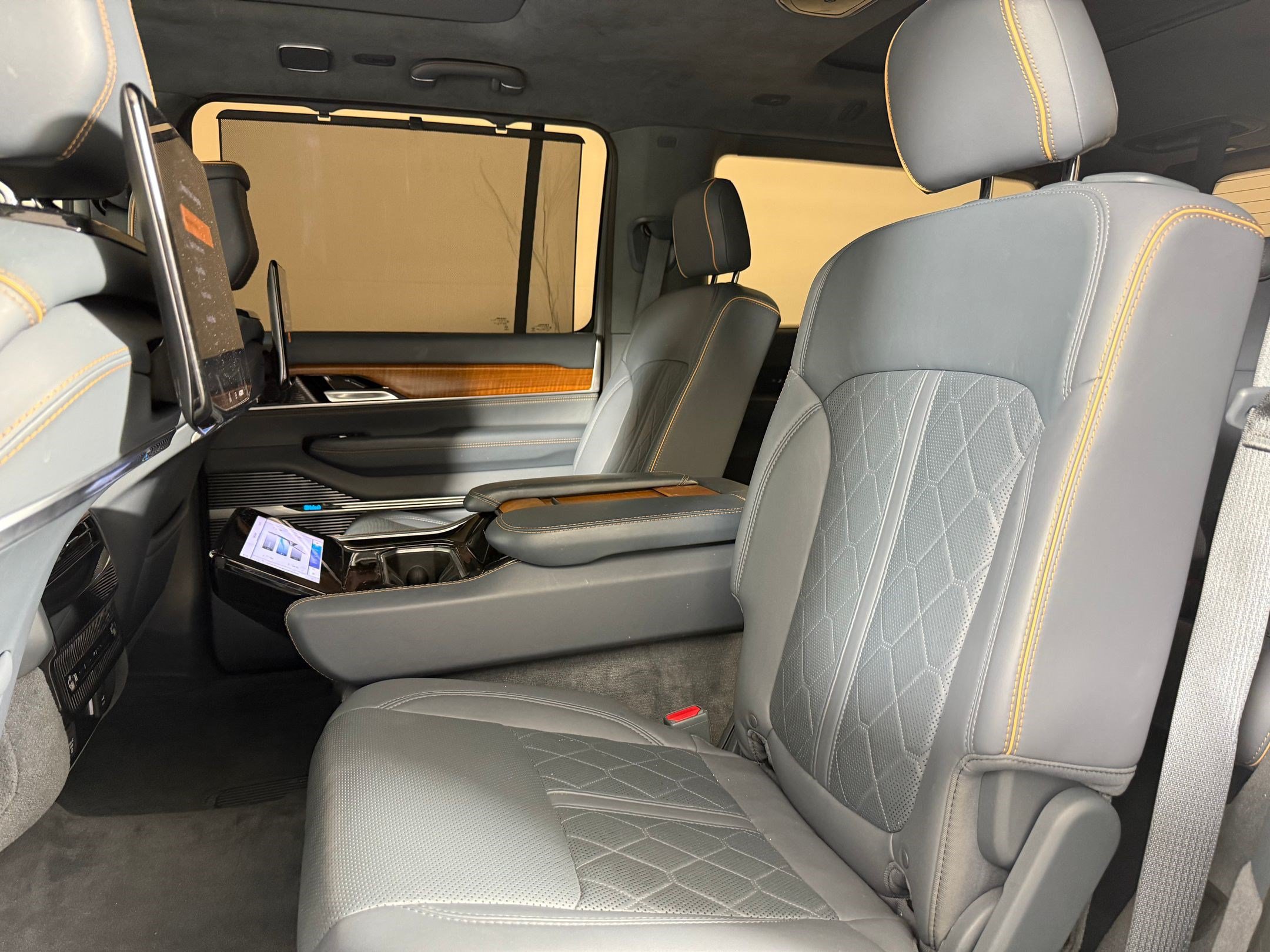 Used 2022 Jeep Grand Wagoneer Series III w/ Rear Seat Video Group 1 AWD/4WD image 22