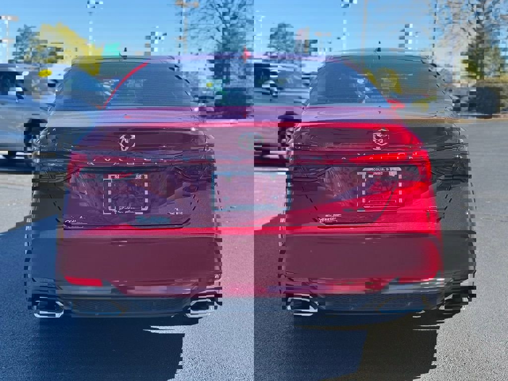 Used 2019 Toyota Avalon XLE w/ Moonroof Package image 15