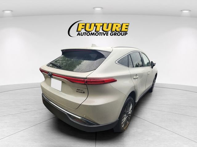 Used 2022 Toyota Venza XLE image 3