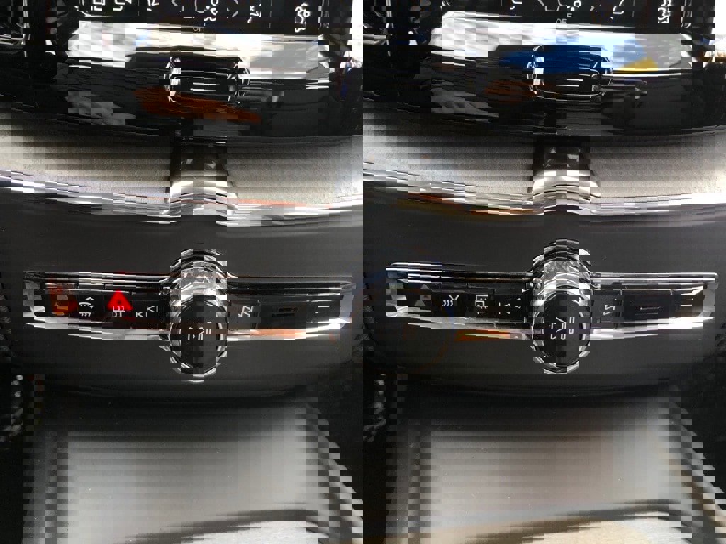 Used 2025 Volvo XC60 T8 Plus w/ Protection Package Premier image 27