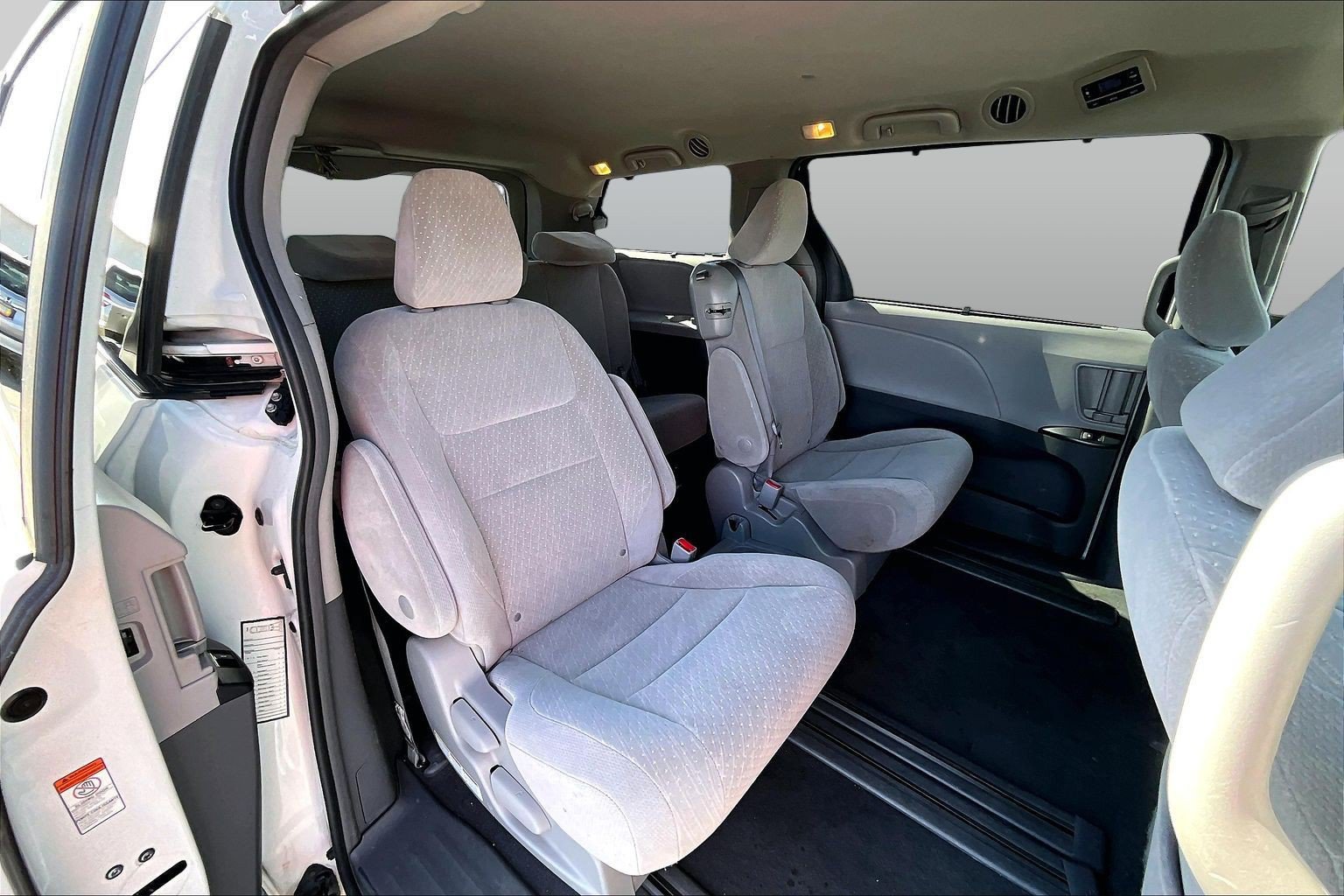 Used 2019 Toyota Sienna LE FWD image 23