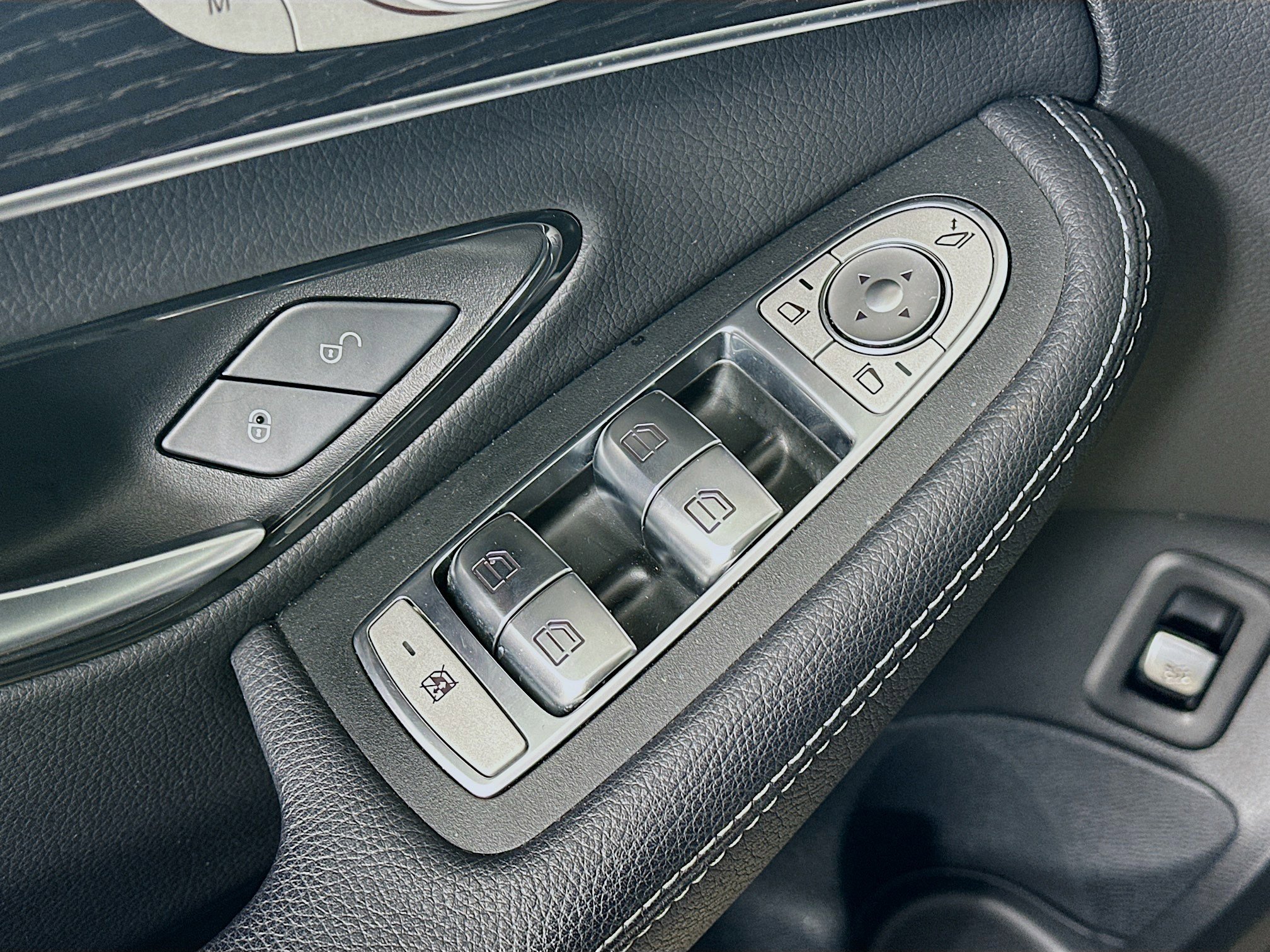 Certified 2021 Mercedes-Benz C 300 4MATIC Sedan w/ Premium Package image 21