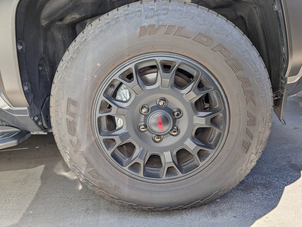 Used 2025 Toyota 4Runner TRD Off-Road Premium AWD/4WD image 6