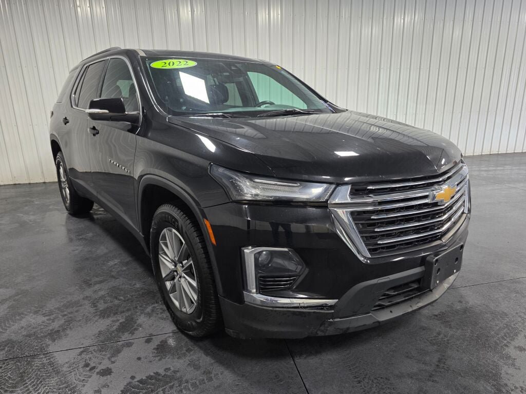 Used 2022 Chevrolet Traverse LT FWD image 2