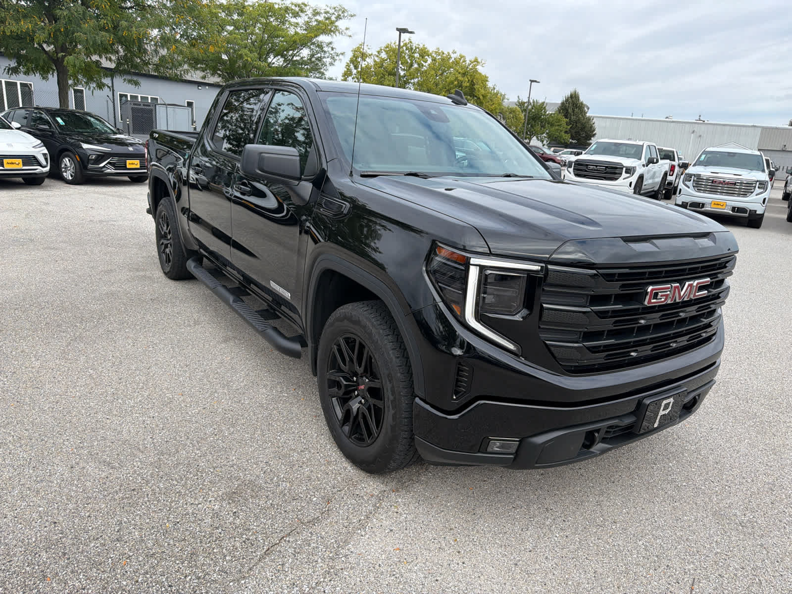Used 2024 GMC Sierra 1500 Elevation AWD/4WD image 4