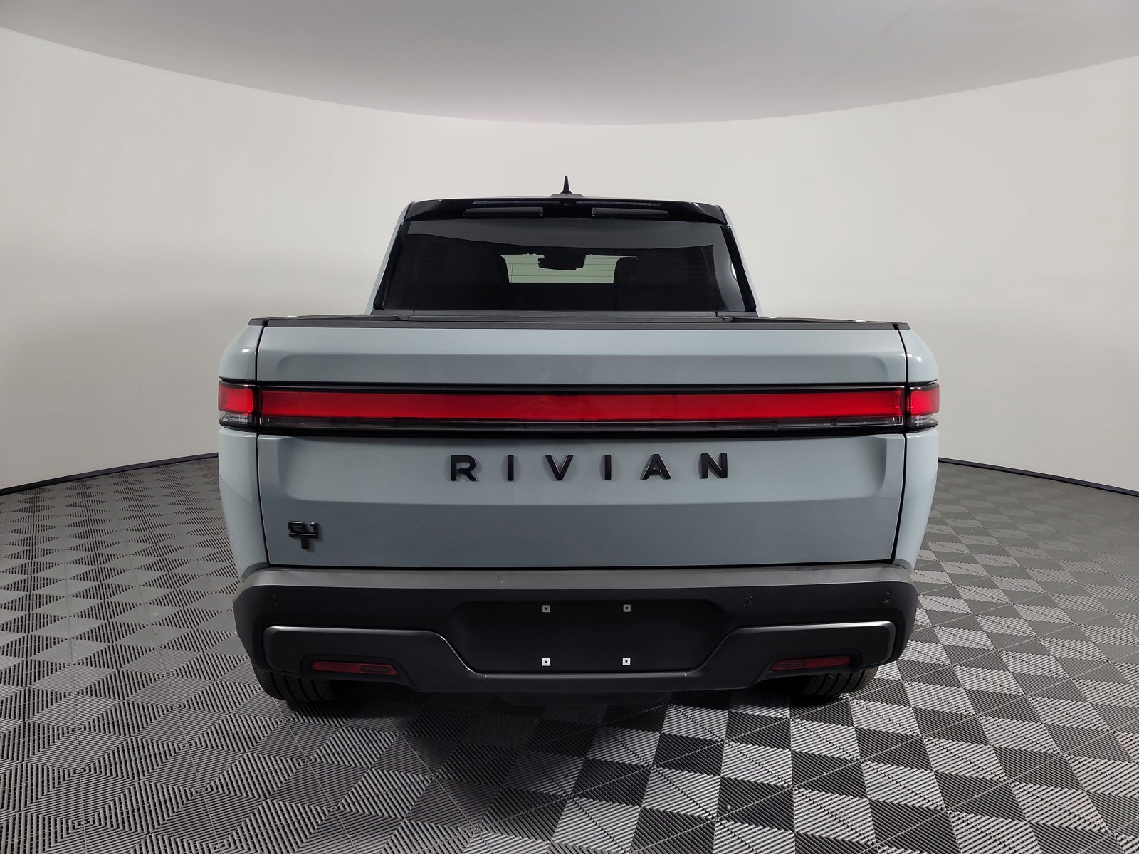 Used 2025 Rivian R1T Adventure AWD/4WD image 4