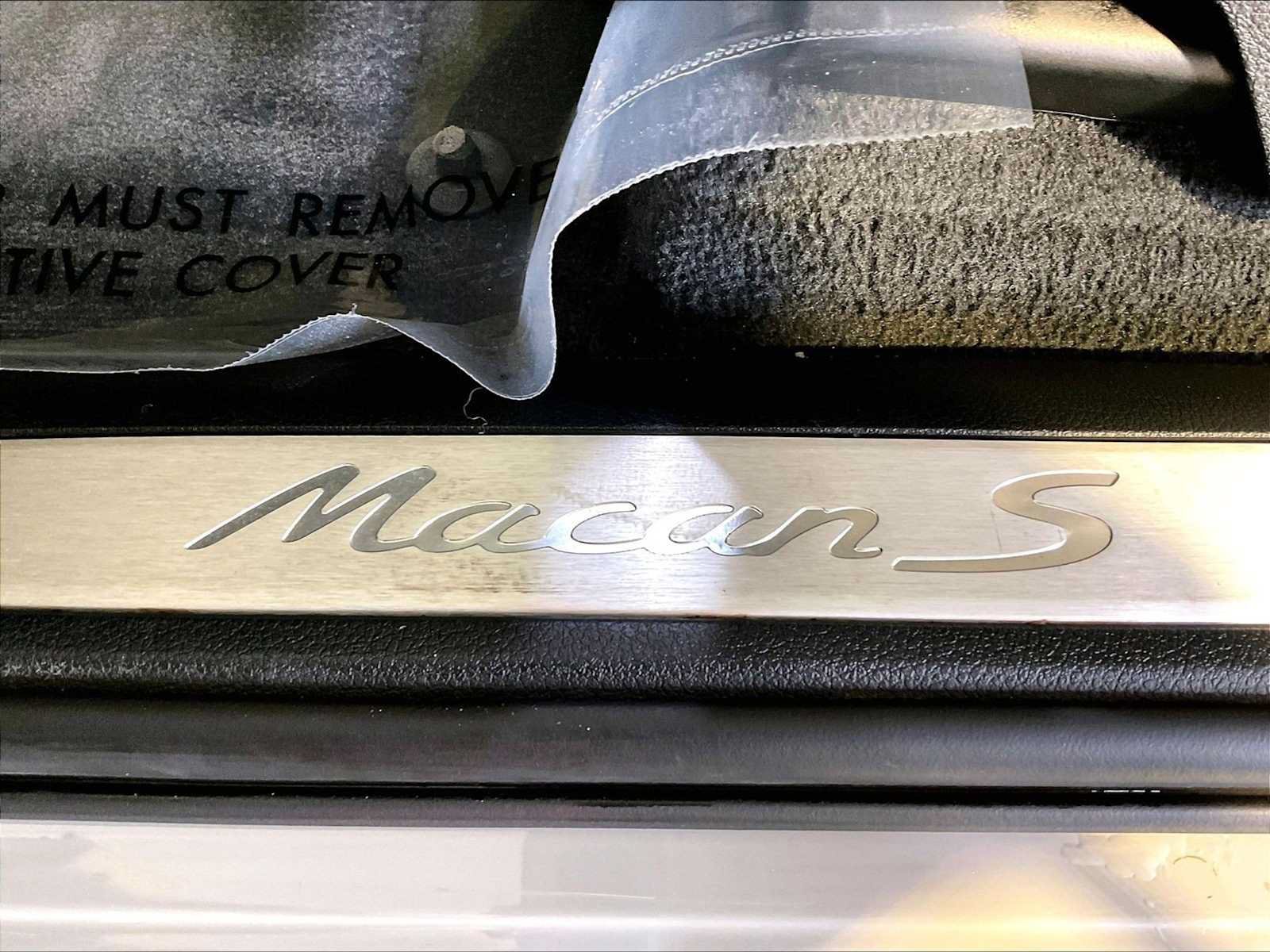 Certified 2023 Porsche Macan S AWD/4WD image 19