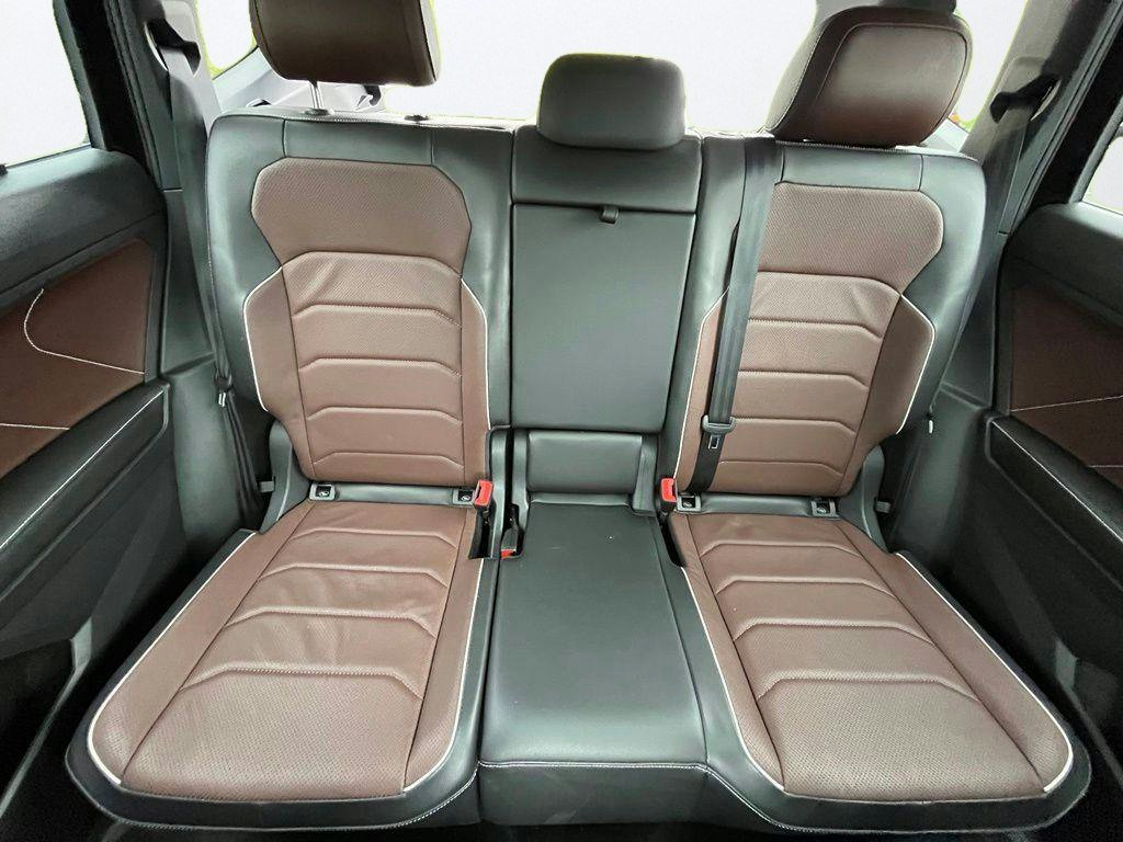 Certified 2024 Volkswagen Tiguan SEL R-Line w/ MDO Package, Two-Row AWD/4WD image 28