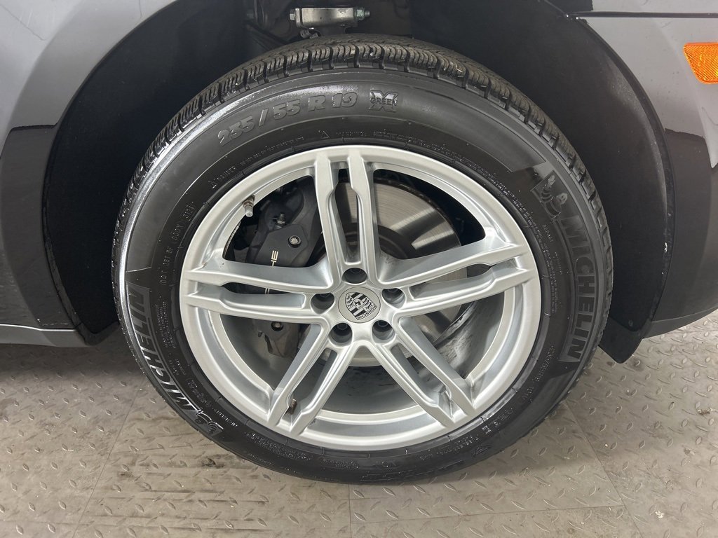 Certified 2025 Porsche Macan image 28