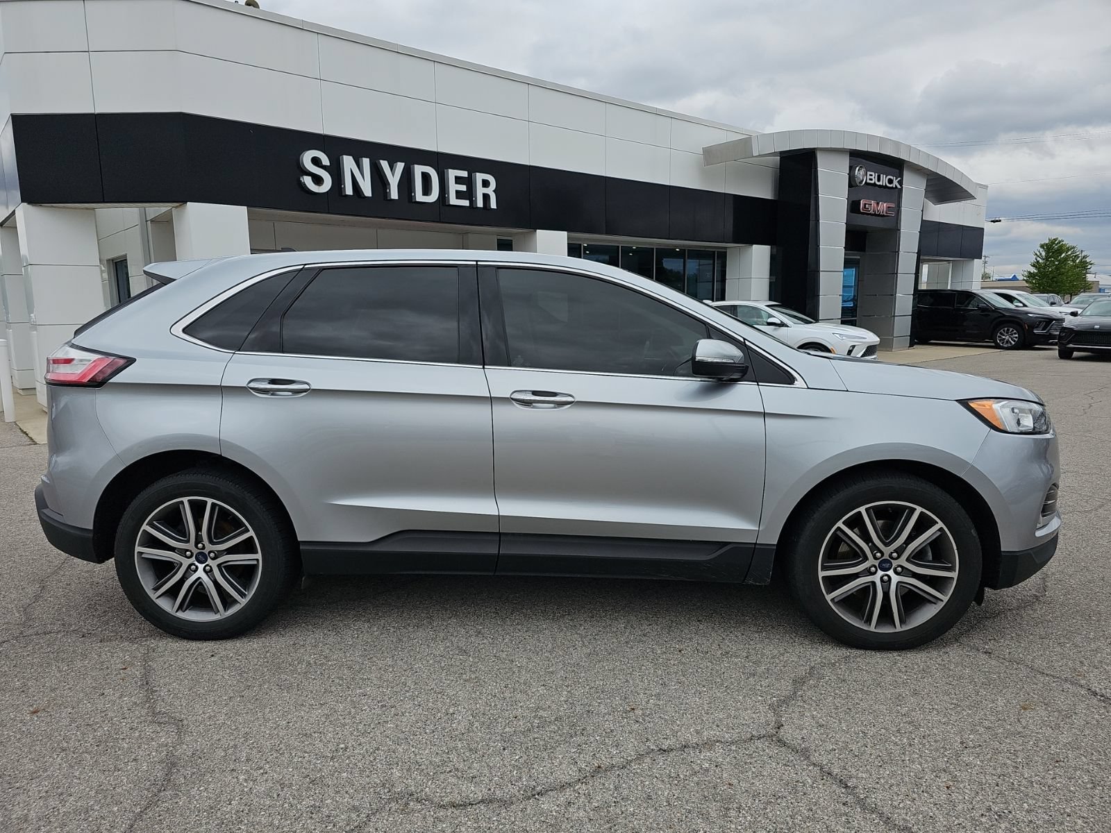 Used 2020 Ford Edge Titanium w/ Class II Trailer Tow Package AWD/4WD image 1