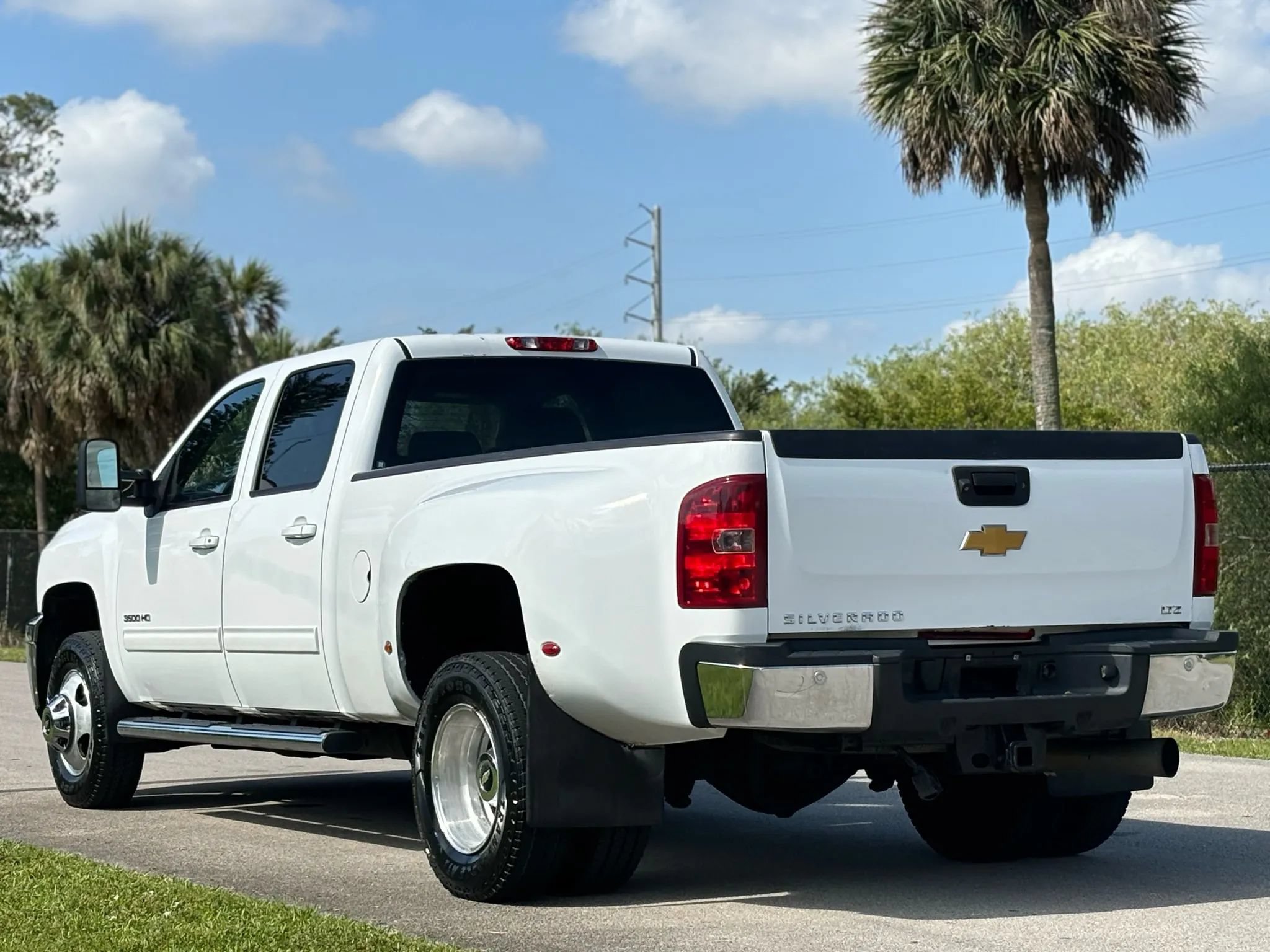 Used 2014 Chevrolet Silverado 3500 LTZ w/ LTZ Plus Package AWD/4WD image 7