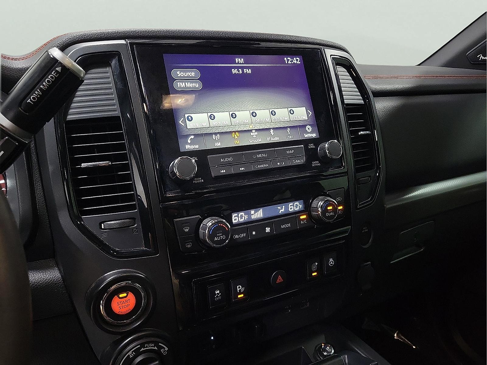 Used 2021 Nissan Titan PRO-4X w/ Pro-4x Convenience Package AWD/4WD image 21