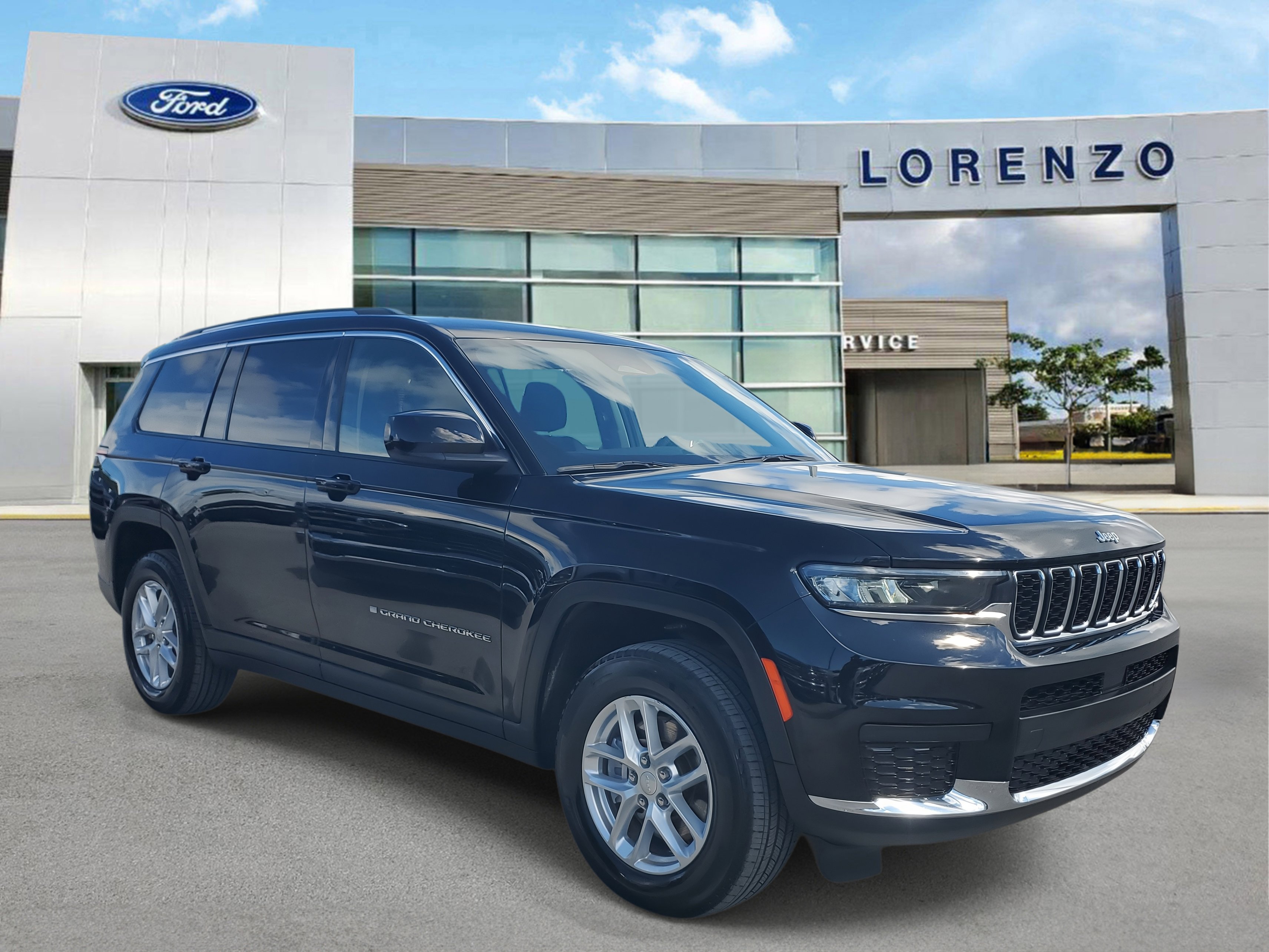 Used 2023 Jeep Grand Cherokee L Laredo image 3