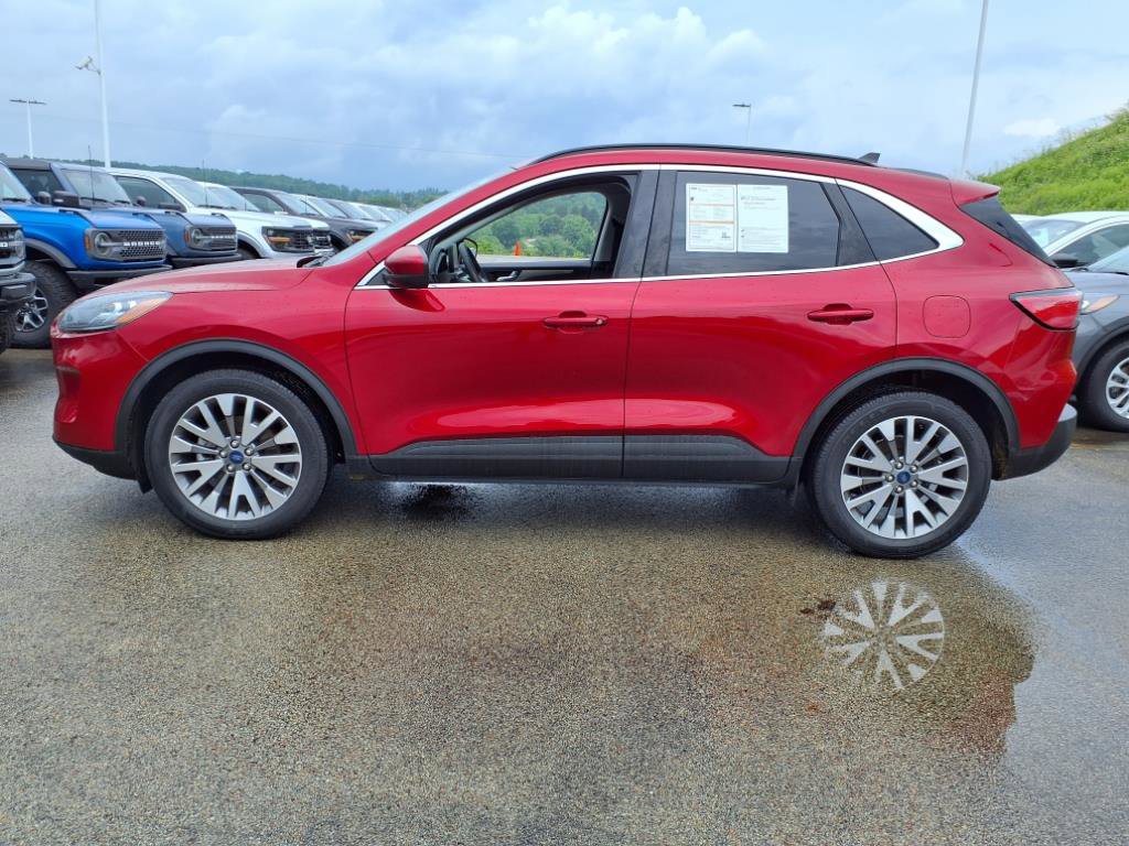 Certified 2022 Ford Escape Titanium image 4