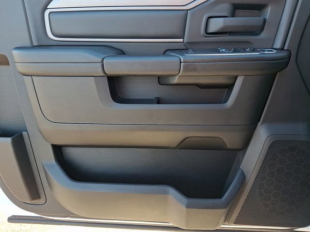 Used 2024 RAM 2500 Tradesman w/ Chrome Appearance Group image 12